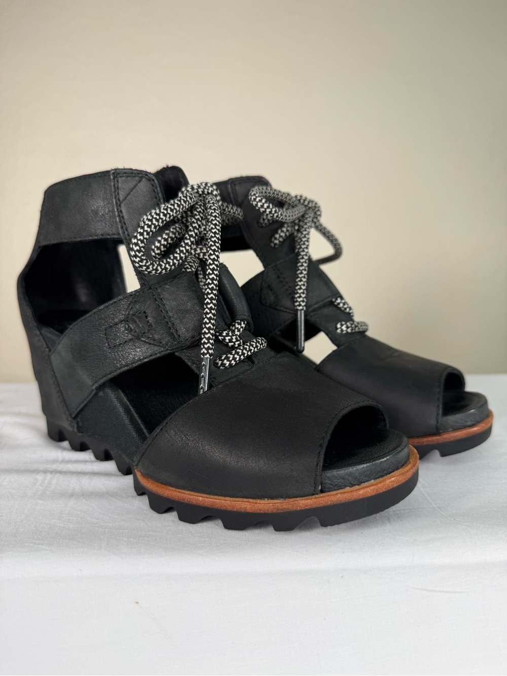 Sorel Joanie II Black Leather Lace Up Wedge Sandals Size 6 - Picture 2 of 15